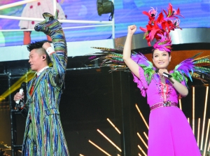 乐园里跳广场舞凤凰传奇让大妈自由飞翔|凤