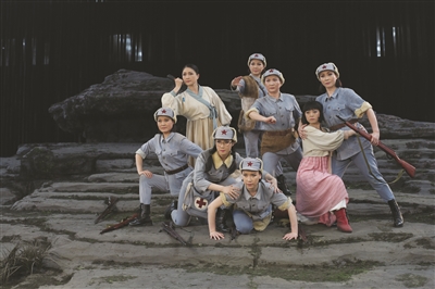 越剧《八女投江》昨上演