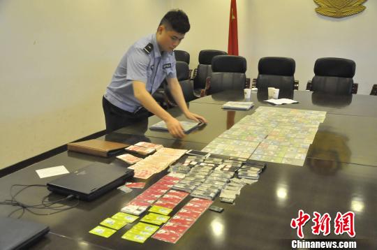 长沙破获特大电信诈骗团伙 收缴银行卡2000余