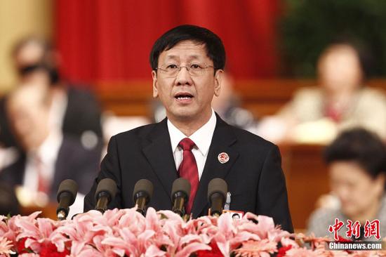 资料图:最高人民检察院检察长曹建明作最高人民检察院工作报告。中新社记者 盛佳鹏 摄