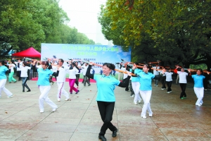 翻山越岭播撒运动快乐_抓站_新浪竞技风暴_新