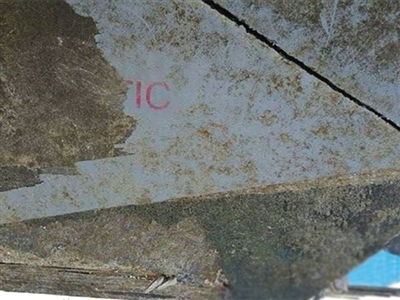 马尔代夫发现不明物体残片照片。
