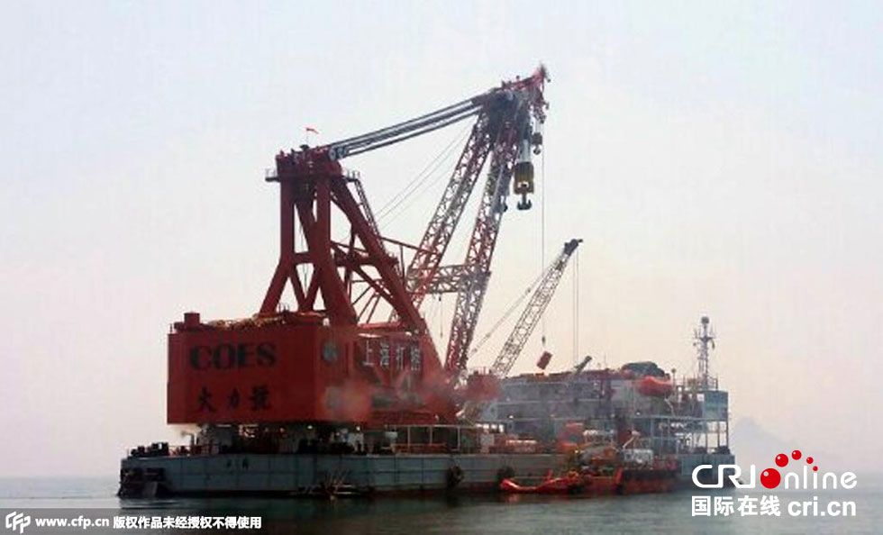 中国工程船参与韩国世越号沉船打捞(组图)