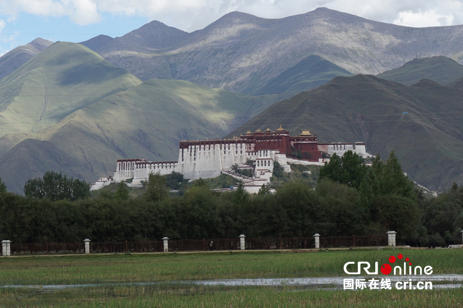 布达拉宫:神佛居住的地方 朝圣者仰望的圣堂