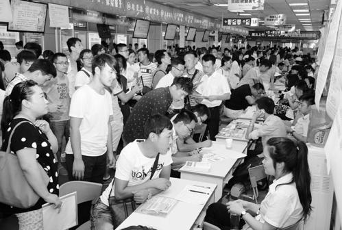 太原人才大市场举行大型综合招聘会