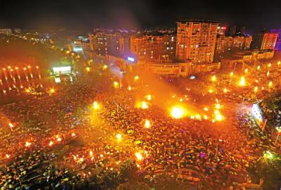 百万支火把 助推凉山经济大发展|凉山|彝族|中国_新浪新闻