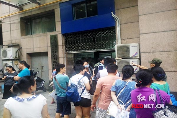 房屋托管公司携款失联续:柒雄股东现身|公司