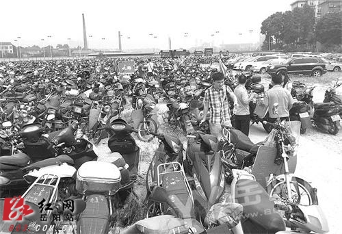 一月查扣摩托车2396台岳阳城区交通事故骤降