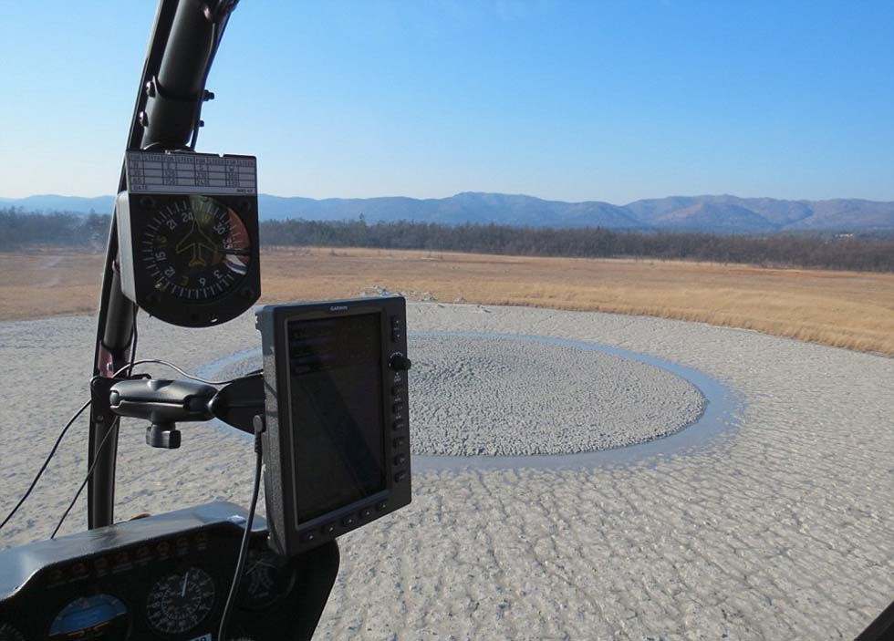 实拍俄罗斯泥火山壮观景象 如巨大人类眼球(高