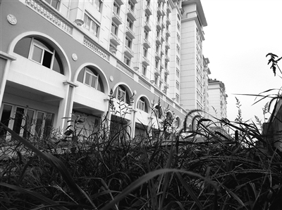 江宁一楼盘停工8个月 上百户业主苦苦盼交房|业