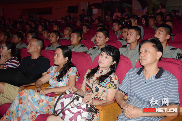 湖南举行抗战胜利70周年文艺演出 主题气壮山