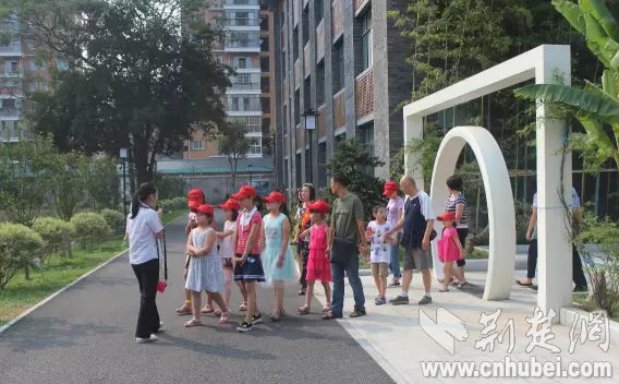 市园林科研所暑期科普活动 20余中小学生长土