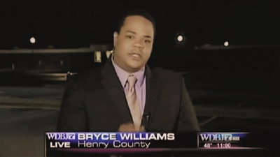 枪手在WDBJ电视台任职期间，播报时使用化名“布赖斯·威廉斯”。