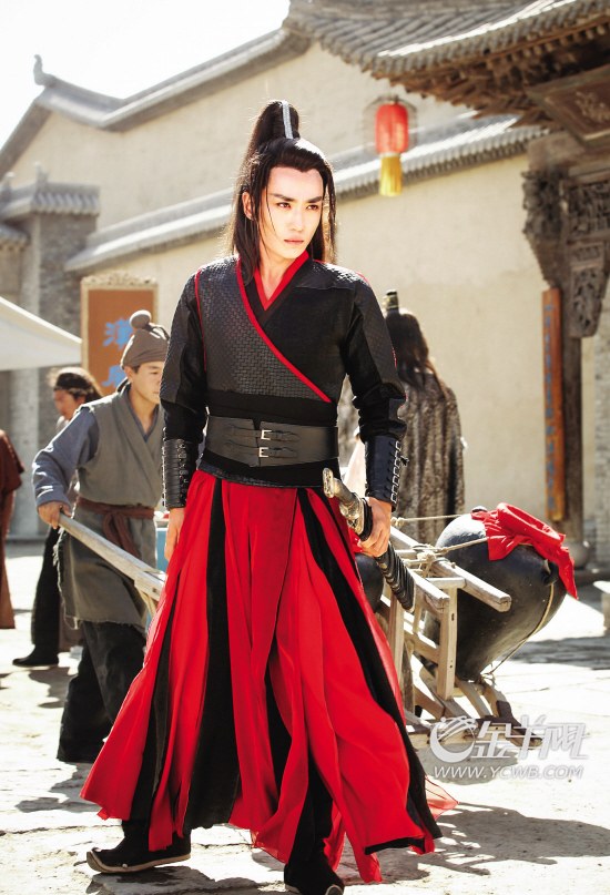 有戏!张馨予主动亲吻朱一龙|张馨予|朱一龙|主动