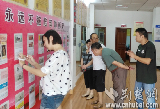 武汉藏家收集万枚景点门票 自办抗战胜利70周