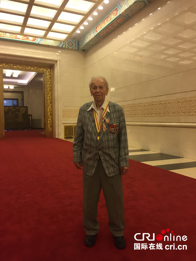 花絮:俄罗斯老兵送领带给习主席(组图)|俄罗斯