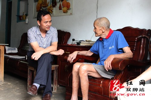 双牌县:秦小国深入永江乡走访慰问部分抗战老