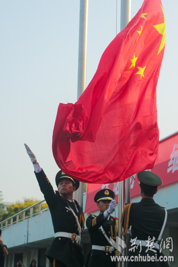 华农700名师生开展升旗仪式接力跑 同看9.3阅