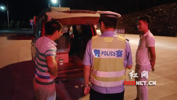 实习司机深夜被查反问交警