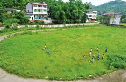 放牛娃爱足球 外婆当陪练|足球|孩子|外婆