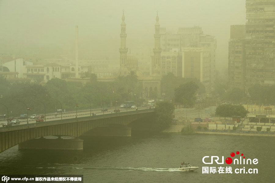 中东多国遭遇沙尘暴天气 黄沙笼罩城镇(高清组