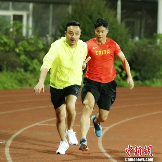 4x100米接力队参加综艺节目 与天天兄弟接力