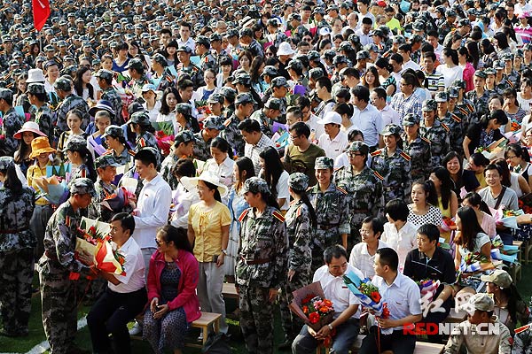 湖南信息学院举行《我最喜欢的老师》首发式|