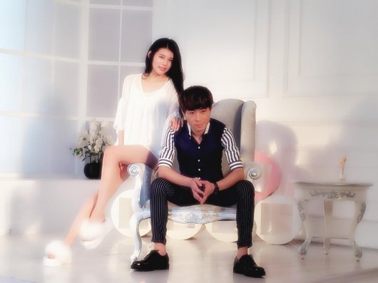 齐晨拍摄《我好想你》MV 与美女一婷上演对手