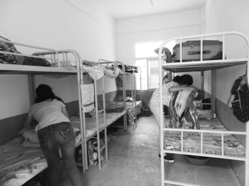 学校宿舍不给住,老师空房来出租