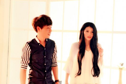 齐晨拍摄《我好想你》MV 与美女一婷上演对手