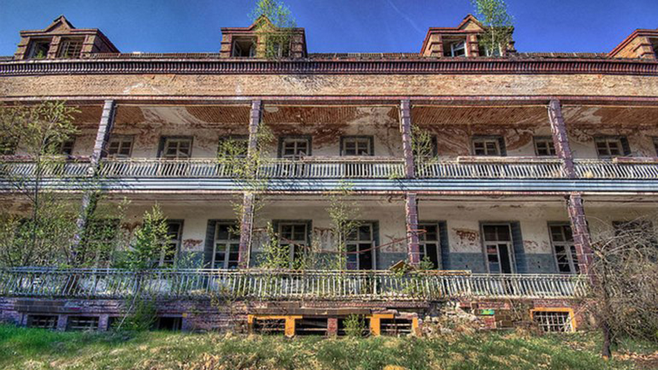 实拍曾医治希特勒的医院遗址 阴森恐怖成电影