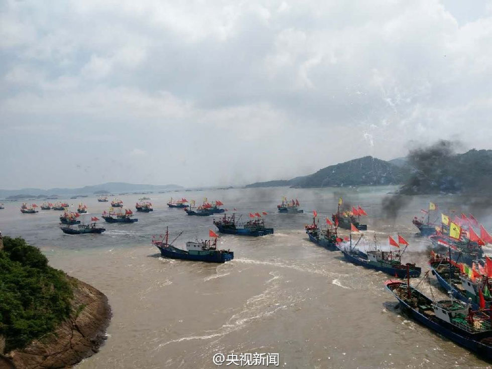 东海禁渔期结束 开渔首日千舟竞发(高清组图)|