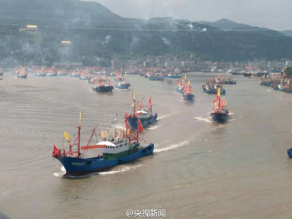 东海禁渔期结束 开渔首日千舟竞发(高清组图)|