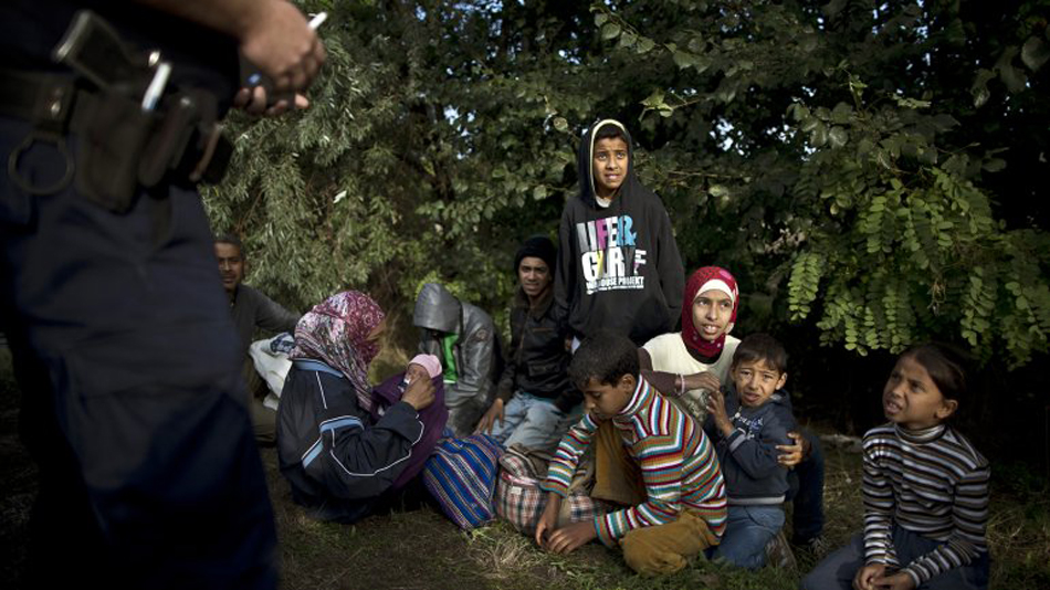 匈牙利新移民法生效 警方封锁边境抓捕60名难