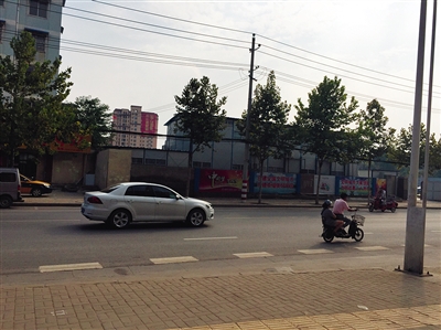 再访五福路的事发地，很难想象0.4米深的积水夺去一条生命。