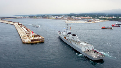 世宗大王号入港济州海军基地 搭载宙斯盾系统(图)|海军基地|宙斯盾|济州_新浪新闻