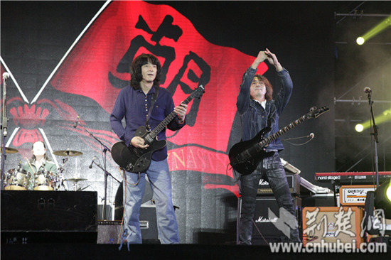 首届三峡之星摇滚音乐节引爆宜昌 郑钧唐朝乐