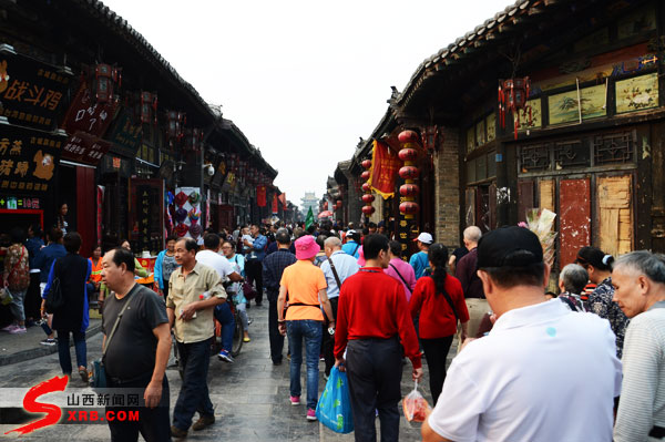 2015平遥大展展期过半 古城内依旧人群熙攘|古