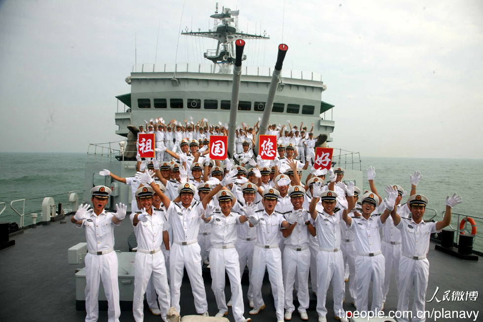 海军授予郑和舰远洋训练功勋舰荣誉称号(组
