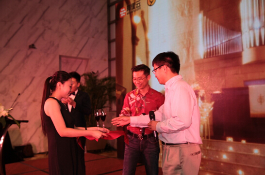 酷云互动&阿里云2015战略合作:数聚无价-电视