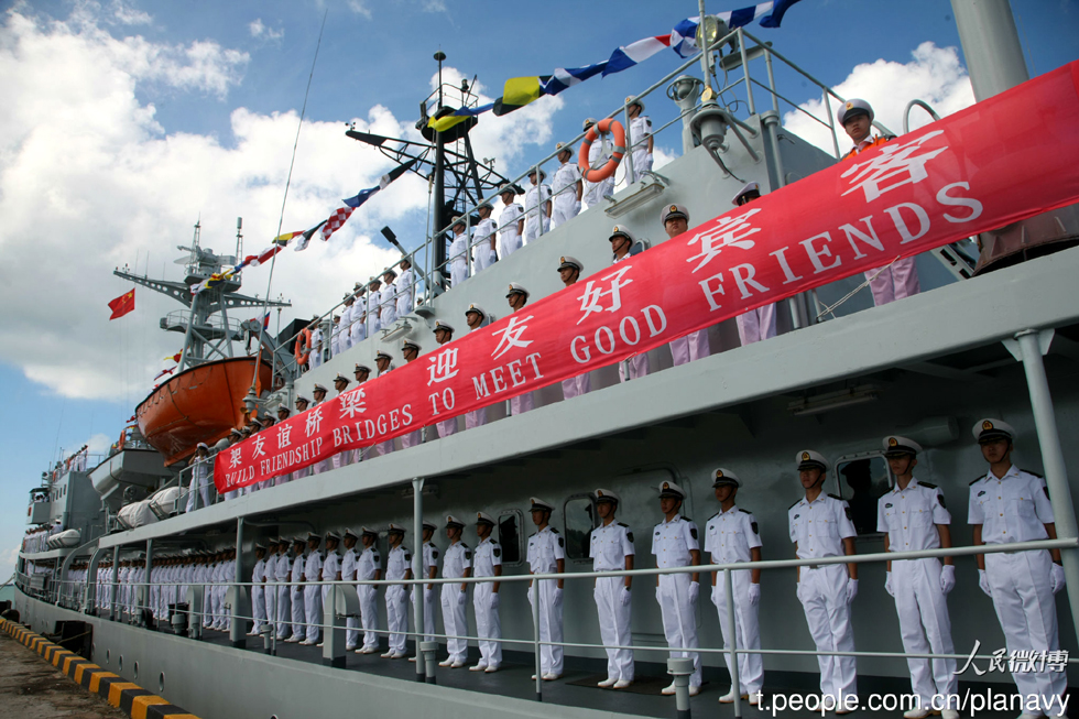海军授予郑和舰远洋训练功勋舰荣誉称号(组
