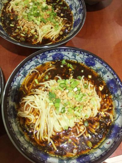 秦扁担,迟到的重庆小面|重庆|市场|扁担