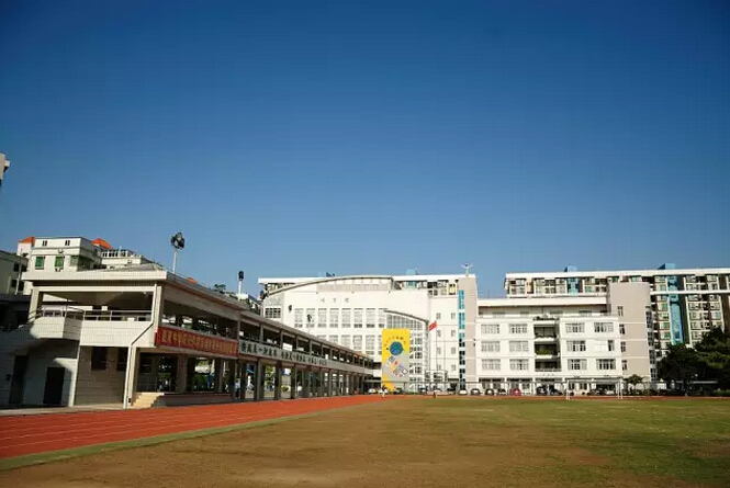 珠海一初中生被重伤拉入厕所打成同学初中龙岗龙岩市图片