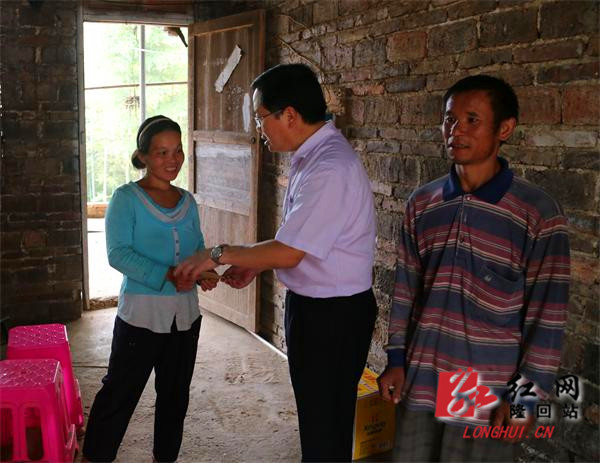 隆回县长马健强深入坪上村开展一进二访活动