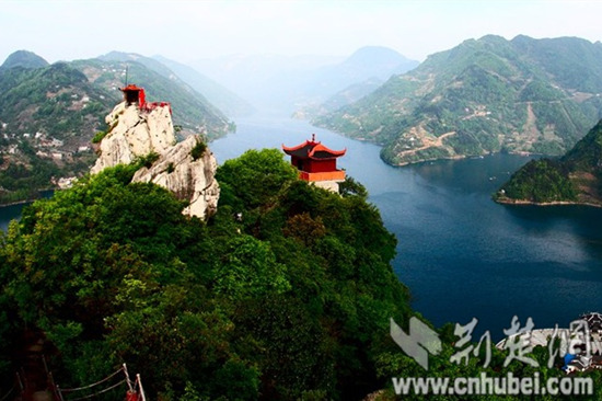 中秋假期宜昌接待游客78万人次 自驾探亲游占