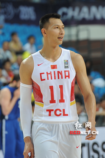 男篮亚锦赛:中国75比62战胜哈萨克斯坦(组图)