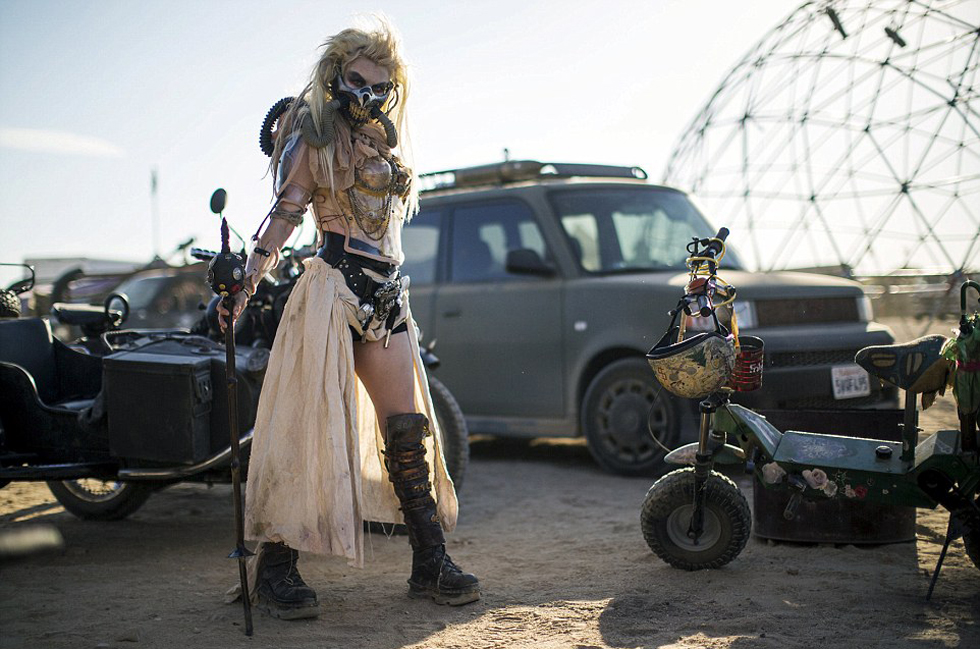 美国沙漠举办"后启示录"影迷节 营造废土世界(高清组图)|影迷|网页|截图_新浪新闻