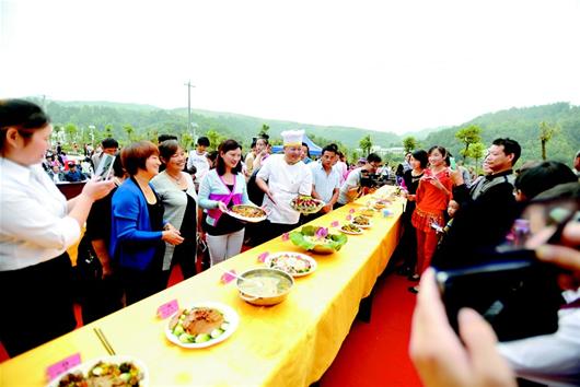 图文:精心组织策划助力精准扶贫