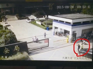 男子驾车撞前妻 导致情敌身亡