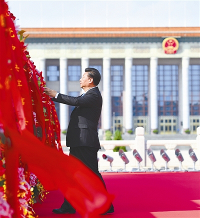 2015烈士纪念日向人民英雄敬献花篮仪式视频